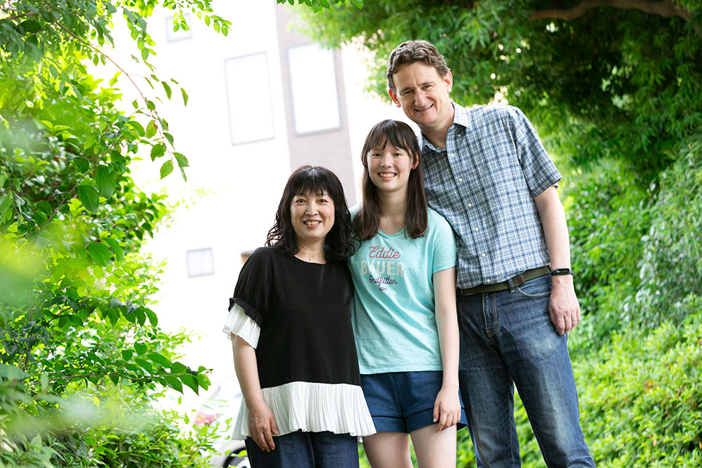 スカッシュ選手のシニア英美里(えみり)さんの家族写真