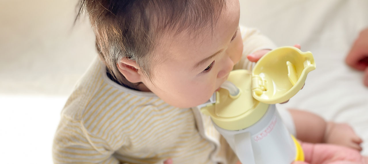 赤ちゃんの正しい水分補給は？保冷専用「まほうびんのベビーストロー